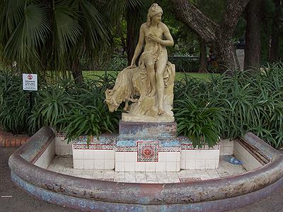 Fuente y estatua- Zoo-