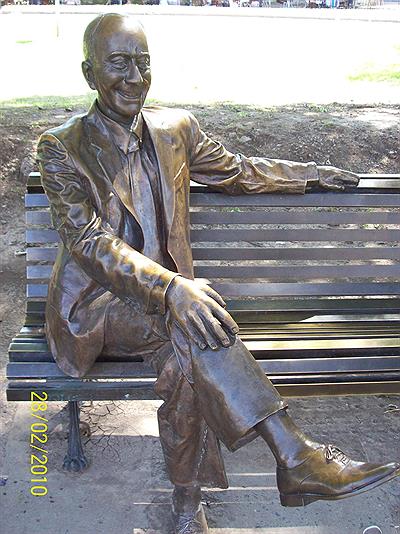 Monumento a Alberto Olmedo