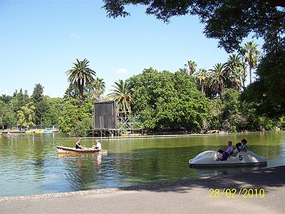 Lago -parque Independencia