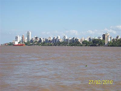 Ciudad desde el rìo.