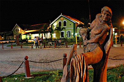 Escultura y estacion