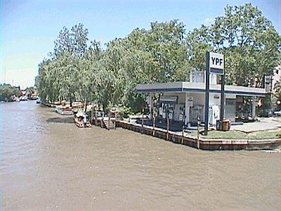 Estación de servicio fluvial