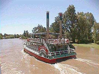 Catamarán turístico