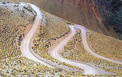 Bajando el Abra del Acay, rumbo a La Poma, Salta