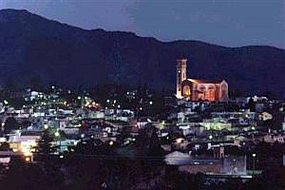 Vista nocturna de la ciudad