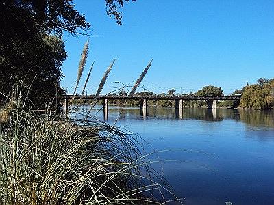 Puente carretero viejo