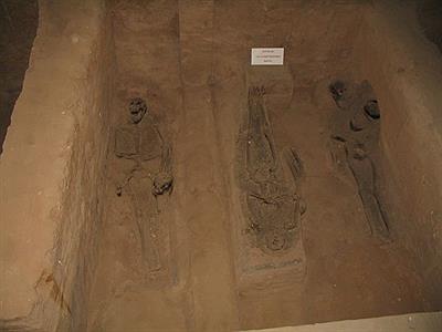 Cementerio en el piso de la Iglesia