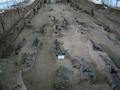 Cementerio en el piso de la Iglesia