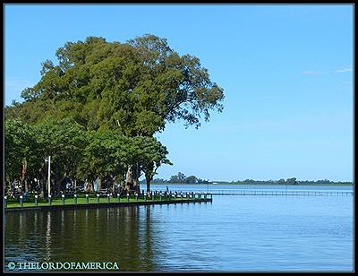 Costanera de laguna de Lobos