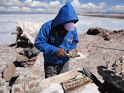 Tallador en Salinas Grandes