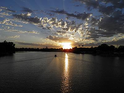Anocher desde el puente naranja