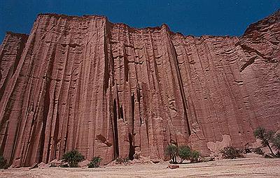 Paredones de hasta 100 metros de alto