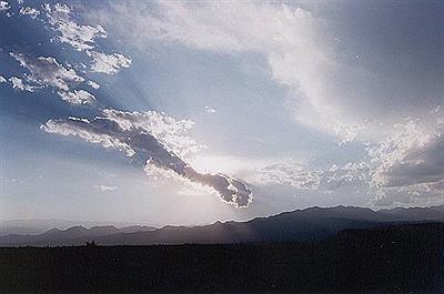 Atardecer sobre el lago Ullum