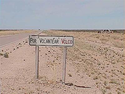 Ruta del desierto - Automóvil accidentado