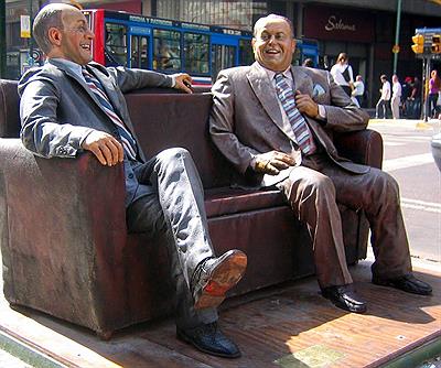 Estatua de Alberto Olmedo y Javier Portales