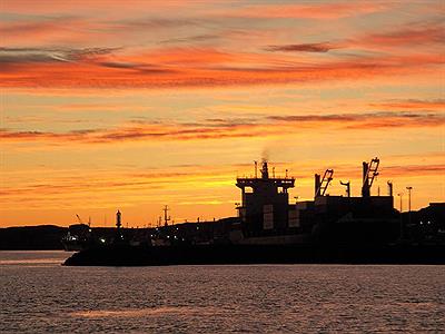 atardecer en el puerto de PUERTO DESEADO