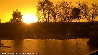 atardecer con lluvia sobre ruta 22