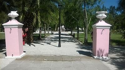 Entrada a la plaza