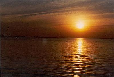 Atardeceder sobre la laguna de chascomús