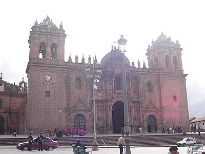 El corsa en la plaza de Cuzco