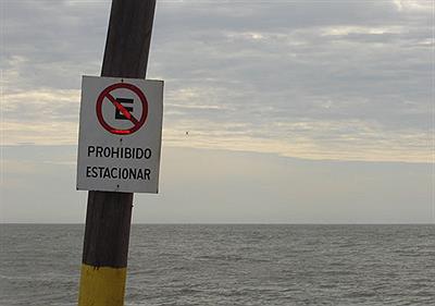 Prohibido estacionar en el mar