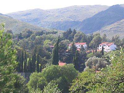 Vista lejana de Cabañas Las Ardillas