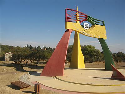 Reloj de Sol, proyectado por Perez Celis