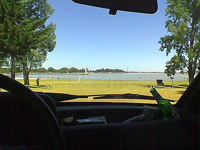 frente a la laguna de gomez