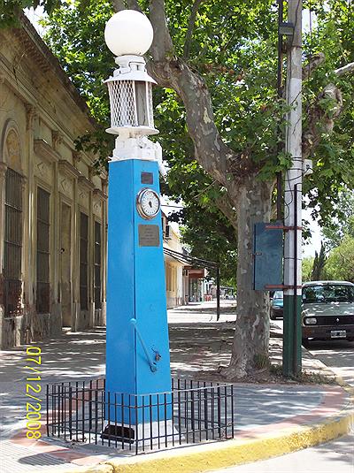 Centro-Surtidor de combustible antiguo