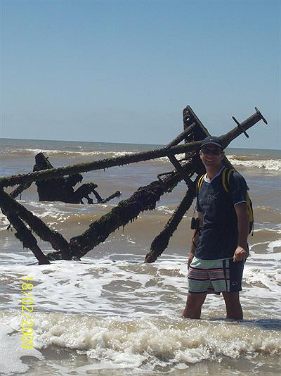 Barco hundido Brasur