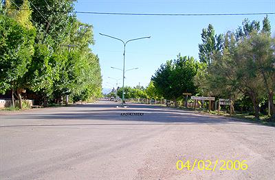 Avenida principal de ingreso a El Barreal