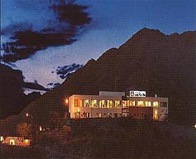 La hostería de noche