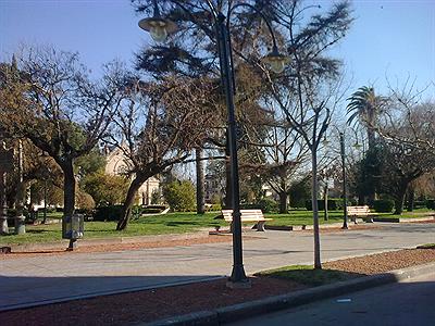 Plaza 1810-al fondo iglesia-