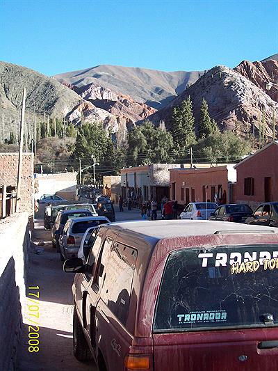 Calle invadida por turistas